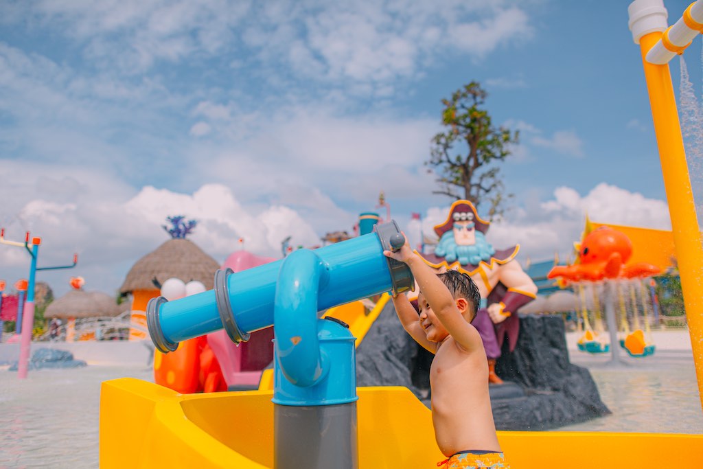 andamanda-phuket-waterslide-portrait