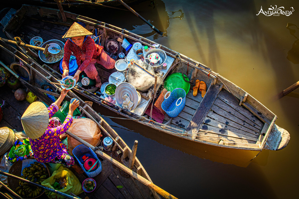 ตลาดน้ำอัมพวา จังหวัดสมุทรสงคราม