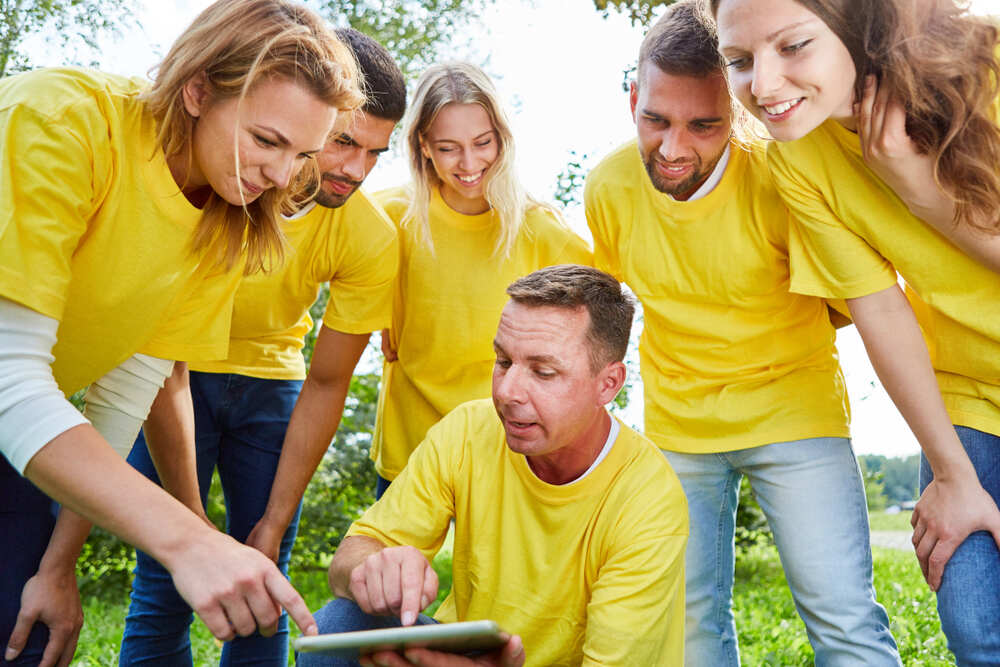 benefits of team building programs