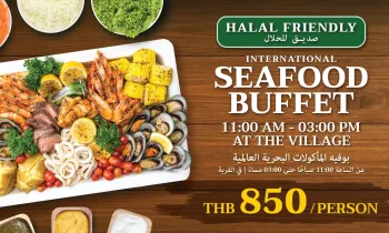 Promotional poster for Andamanda Phuket’s Halal Friendly International Seafood Buffet. The image shows a tray of grilled prawns, squid, mussels, beef slices, corn on the cob, baked potatoes, lemon slices, cherry tomatoes, and fresh herbs. The buffet is offered at The Village Restaurant from 11:00 AM to 3:00 PM daily, starting from July 4, at 850 THB per person.